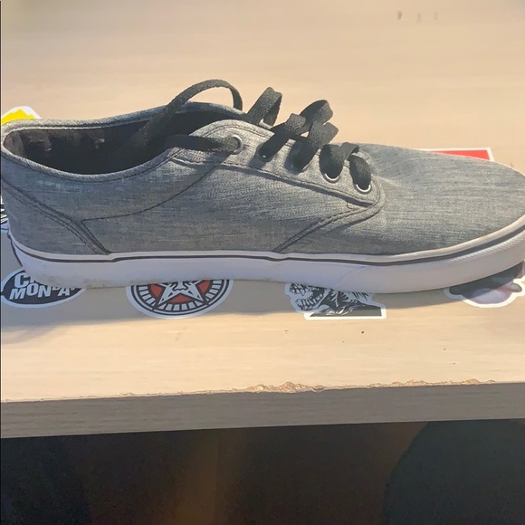 Vans - Picture 3 of 8
